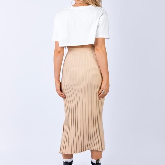 Princess Polly skirt - Picture 2 of 3